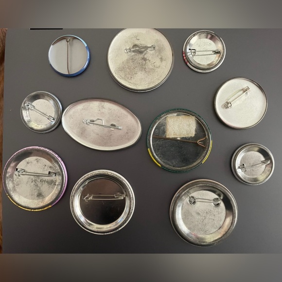 Assorted pins from the 90s - Picture 2 of 3